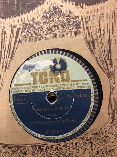 Lot de 20 disques 78 tours dans leurs pochettes...
