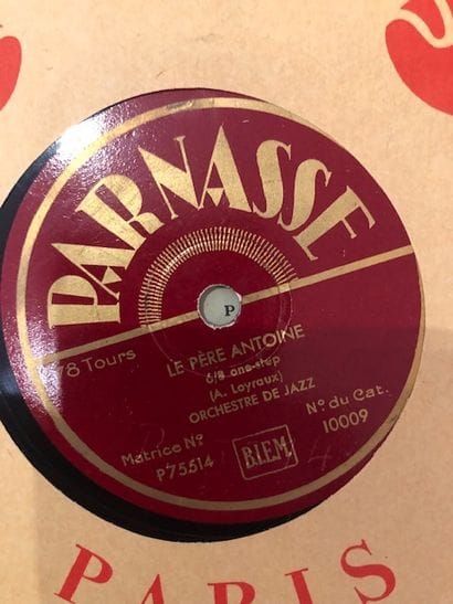 
Lot de 28 disques 78 tours dans leurs pochettes...