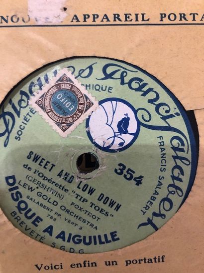 
Lot de 28 disques 78 tours dans leurs pochettes...