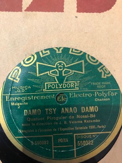 Lot de 20 disques 78 tours dans leurs pochettes...