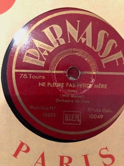 
Lot de 28 disques 78 tours dans leurs pochettes...