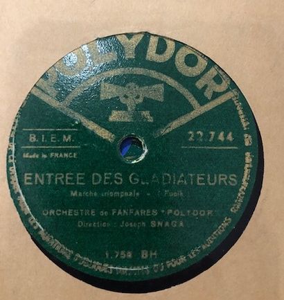 Lot de 20 disques 78 tours dans leurs pochettes...