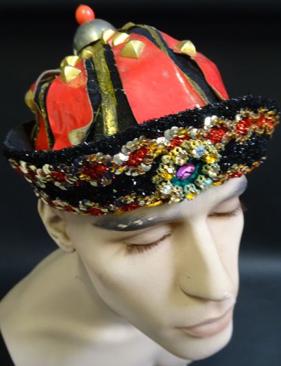 COIFFE CHINOIS SERGE LIFAR. Chapeau chinois...