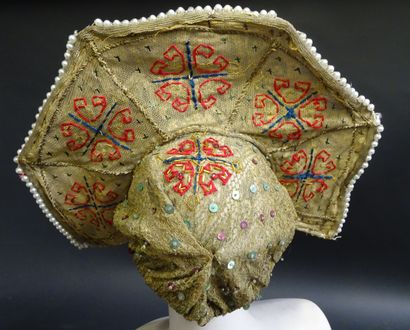 COIFFE DANSEUSE BALLETS RUSSE. Coiffe russe...