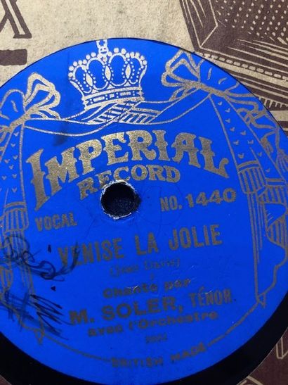 Lot de 20 disques 78 tours dans leurs pochettes...