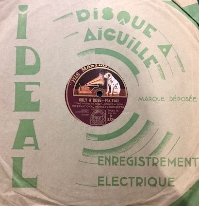 Lot de 20 disques 78 tours dans leurs pochettes...