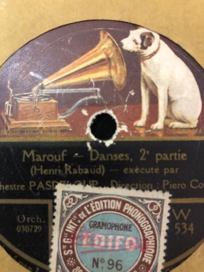 
Lot de 28 disques 78 tours dans leurs pochettes...