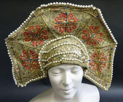 COIFFE DANSEUSE BALLETS RUSSE. Coiffe russe...