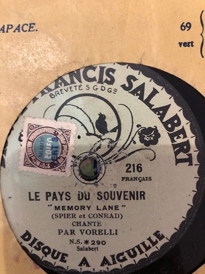 
Lot de 28 disques 78 tours dans leurs pochettes...