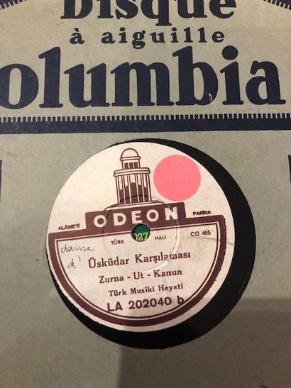 Lot de 20 disques 78 tours dans leurs pochettes...