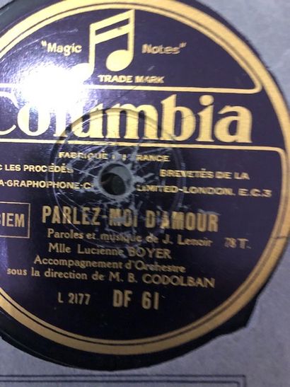 
Lot de 28 disques 78 tours dans leurs pochettes...