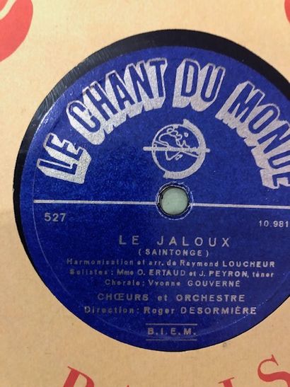 
Lot de 28 disques 78 tours dans leurs pochettes...