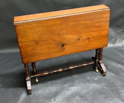 Table pliante en bois avec rabats sur roulette,...