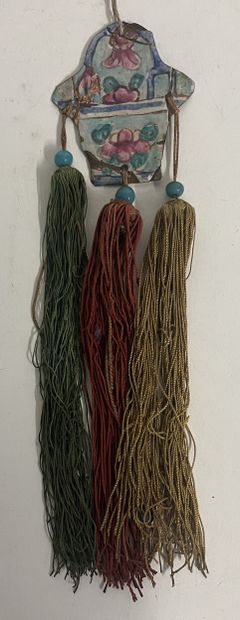 CHINE - Vers 1900 - Pendentif en émail avec...