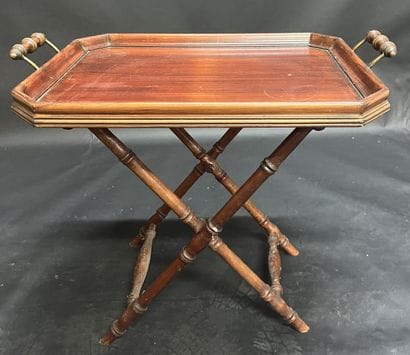 Table basse pliante à thé avec son plate...
