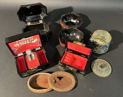 Collection de boites à thé , boite à musique...