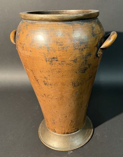 Porte parapluie ou grand vase en cuivre à...