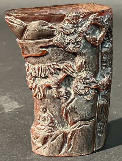 CHINE vers 1900. Coupe libatoire sculpté...