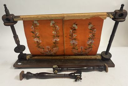 Métier à tisser en bois vers 1900 avec broderie...
