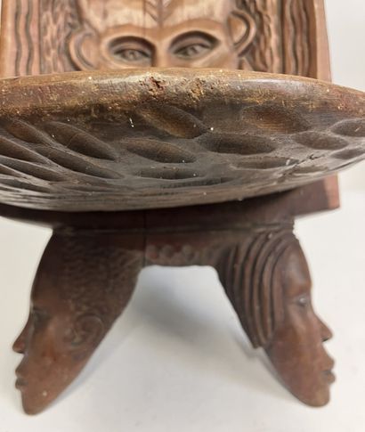 Chaise africaine à palabre en bois entièrement...