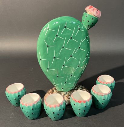Bouteille en forme de Cactus et ses 6 gobelets...