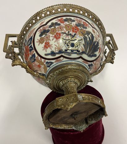 JAPON - ARITA - XVIIIème - Coupe à décor...