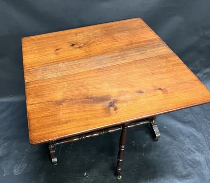 Table pliante en bois avec rabats sur roulette,...