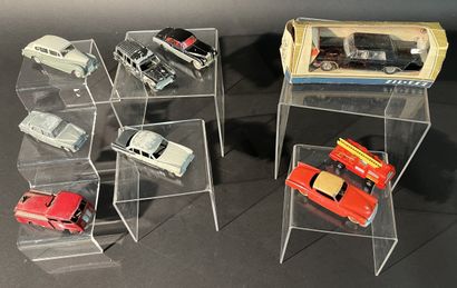 DINKY TOYS. 3 voitures + une voiture 