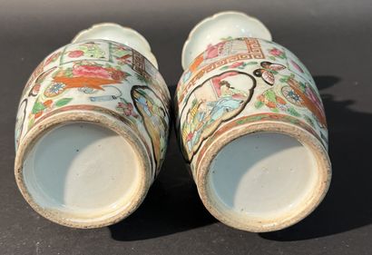 CHINE : Paire de vases en Canton vers 1900....