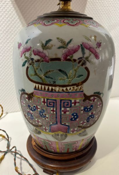 Vase Chine monté en lampe vers 1900.
