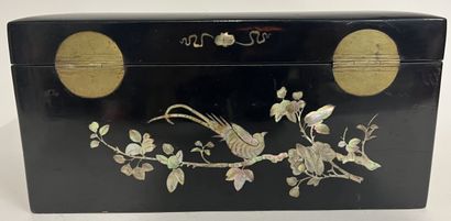 Petit coffret de mariage laque avec incrustation...