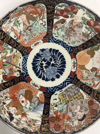JAPON - Grand plat en porcelaine, époque...