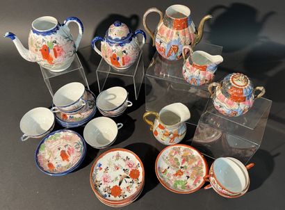 JAPON : Différents service à thé en porcelaine...