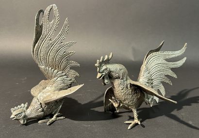Paire de coq en métal argenté.
