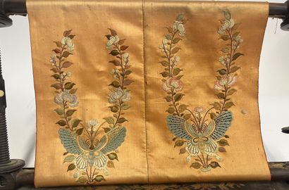 Métier à tisser en bois vers 1900 avec broderie...