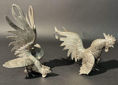 Paire de coq en métal argenté.