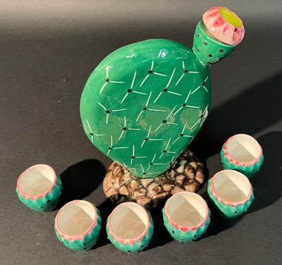 Bouteille en forme de Cactus et ses 6 gobelets...