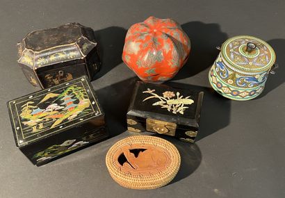 Collection de boites à thé , boite à musique...