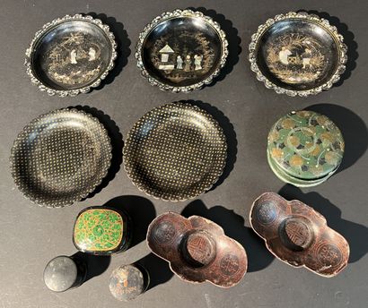Collection de boites et plateaux incrustés...