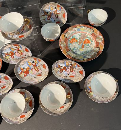 Service à thé japonais, assiettes, bol et...