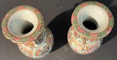 CHINE : Paire de vases en Canton vers 1900....