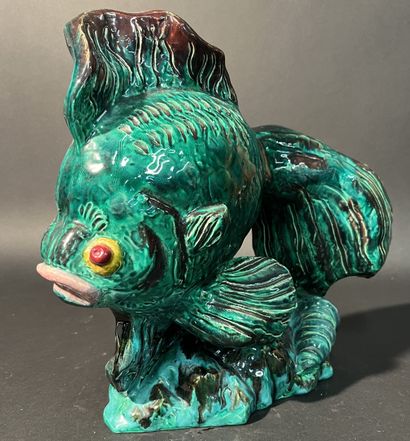 Grande céramique de poisson vers 1950. Signé...