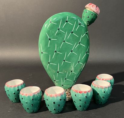 Bouteille en forme de Cactus et ses 6 gobelets...