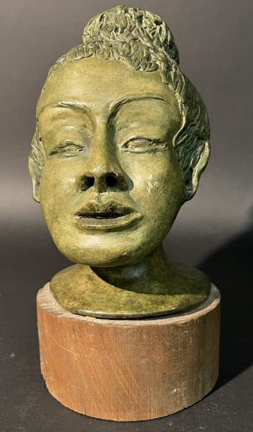 VIETNAM. Sculpture du visage d'une jeune...