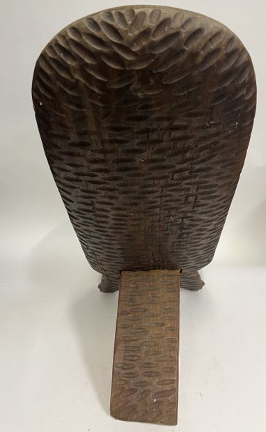 Chaise africaine à palabre en bois entièrement...