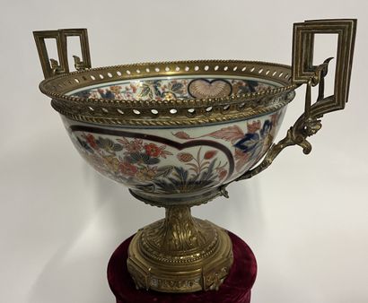JAPON - ARITA - XVIIIème - Coupe à décor...