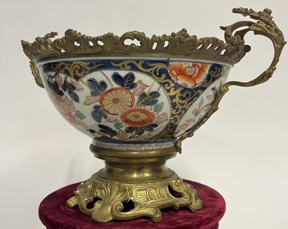 JAPON - ARITA - XVIIIème - Coupe à décor...