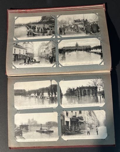 Album aux armes de la ville de Paris regroupant...