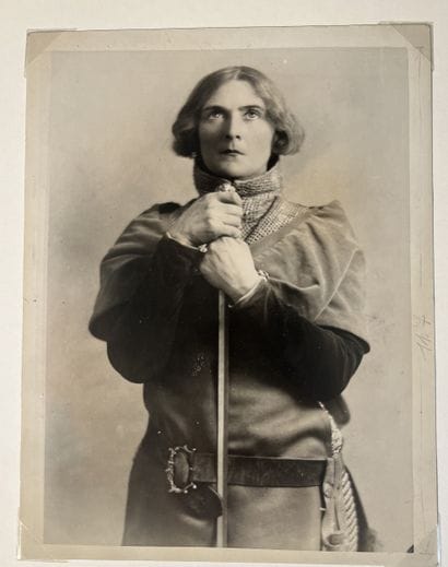 Photographie. Sybil THORNDIKE dans le rôle...
