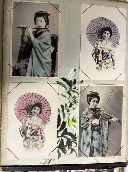 Grand Album en laque vers 1900 entièrement...